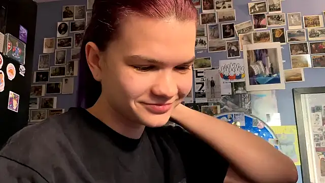 DarylLarrow online show from April 18, 4:16 am