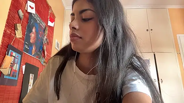 JenniRoutt online show from April 8, 11:10 am