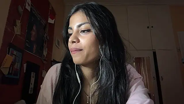 JenniRoutt online show from April 11, 4:33 pm