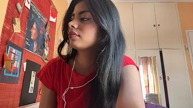 JenniRoutt online show from April 12, 9:25 am