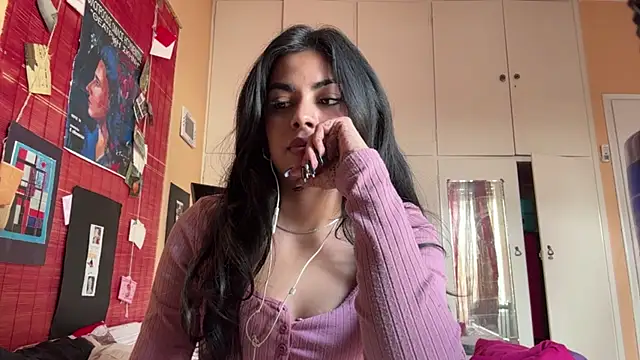 JenniRoutt online show from April 15, 12:45 pm