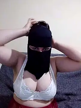 Queen Lola online show from April 4, 8:17 pm