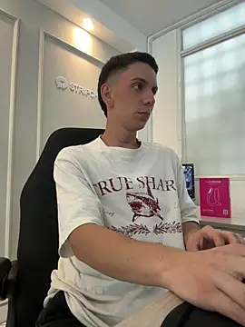 Liam Fiire online show from April 10, 3:50 pm