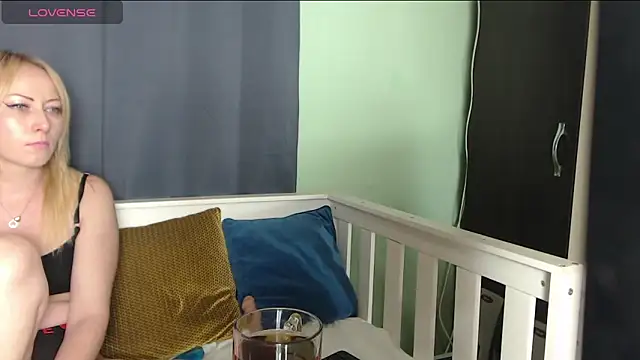 leilahotX online show from April 29, 4:55 pm