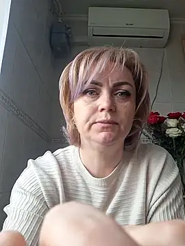 SylvieGold453 online show from April 16, 1:45 pm