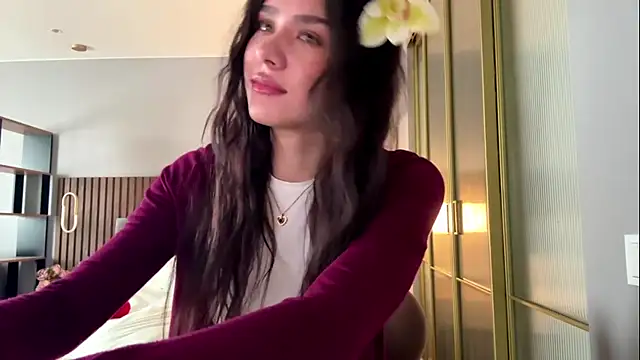 MinnaWatwood online show from April 13, 6:08 am