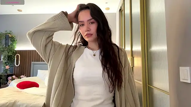 MinnaWatwood online show from April 19, 5:29 am