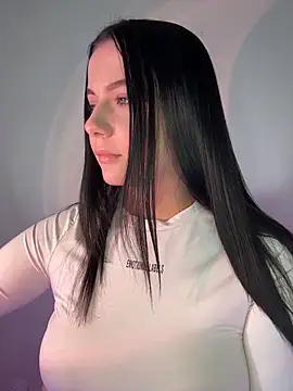 L0LA XO online show from April 12, 1:38 pm