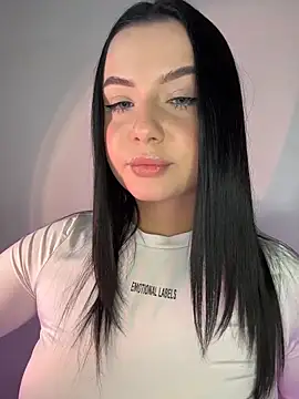 L0LA XO online show from April 18, 2:10 pm