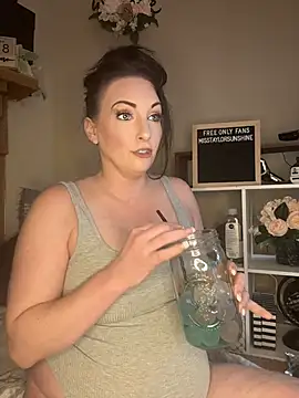 Snapshot of taylorsunshine chatting on June 21, 10:34 pm taylorsunshine online show from June 21, 10:34 pm