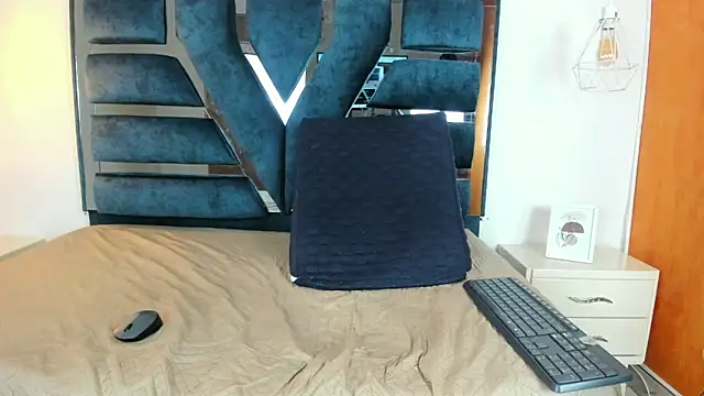 Snapshot of Alantaylorr_ chatting on May 29, 3:54 pm Alantaylorr online show from May 29, 3:54 pm