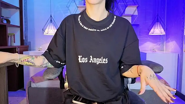 lhiamfitt10 online show from April 7, 2:50 pm