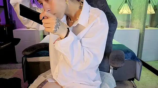 lhiamfitt10 online show from April 15, 5:53 pm