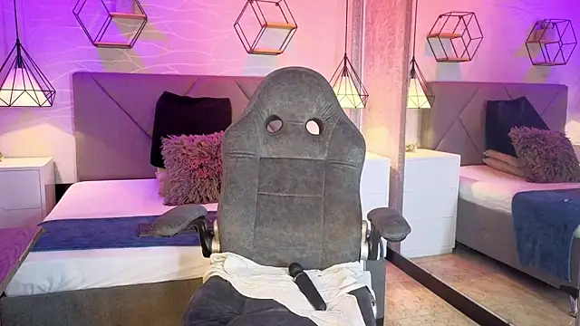 lhiamfitt10 online show from April 16, 9:39 pm