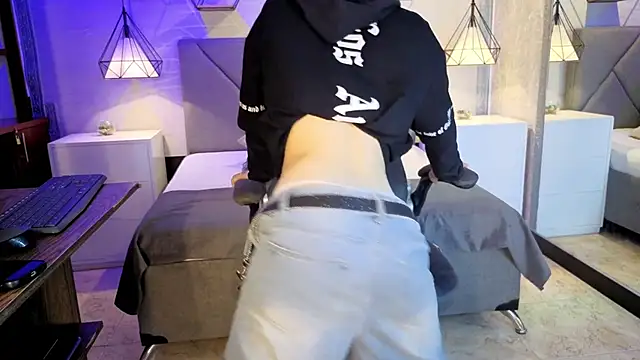 lhiamfitt10 online show from April 17, 11:19 pm