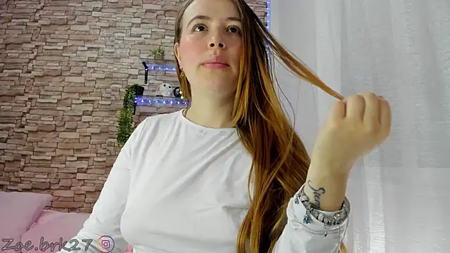 Snapshot of Zoe_brk chatting on May 29, 8:01 am Zoe brk online show from May 29, 8:01 am