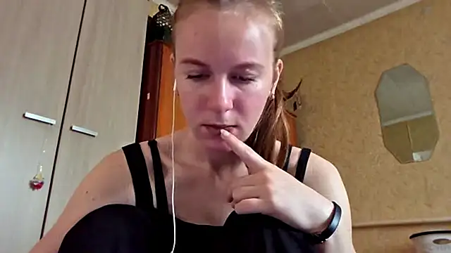 DonnaKuc online show from April 8, 6:13 am