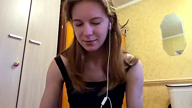 DonnaKuc online show from April 9, 6:13 am