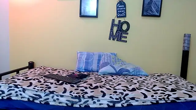 18dulcegatita online show from April 14, 7:31 pm