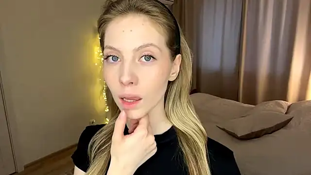 SofiaVelour online show from April 17, 2:31 pm