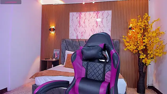 Vi zzy online show from April 15, 6:48 pm