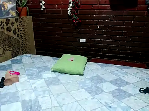 kristalmarelyn online show from April 11, 7:45 am