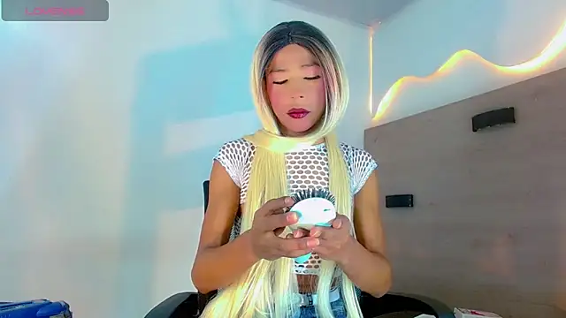 SinnthyaFoxxy online show from April 15, 7:43 pm