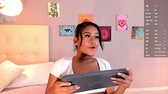 Melaniaa Roussee online show from April 16, 2:56 am