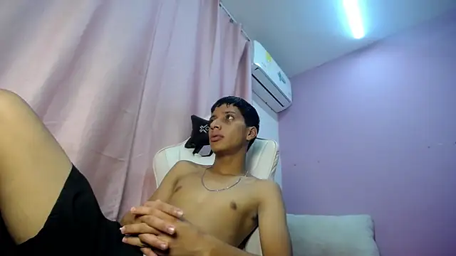 Yei lee  online show from April 8, 8:42 pm