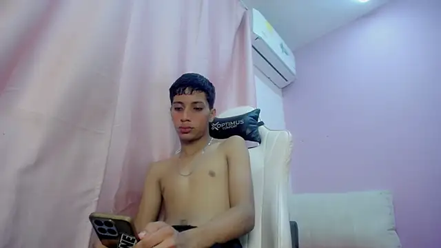 Yei lee  online show from April 9, 8:36 pm