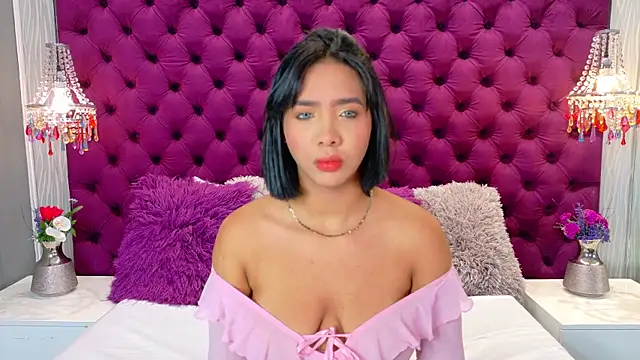 HilaryQueen  online show from April 14, 1:06 pm