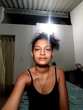 Lyra Siren online show from April 9, 2:00 am