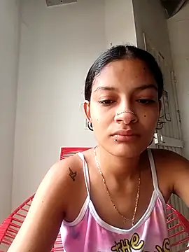 Lyra Siren online show from April 16, 2:07 pm