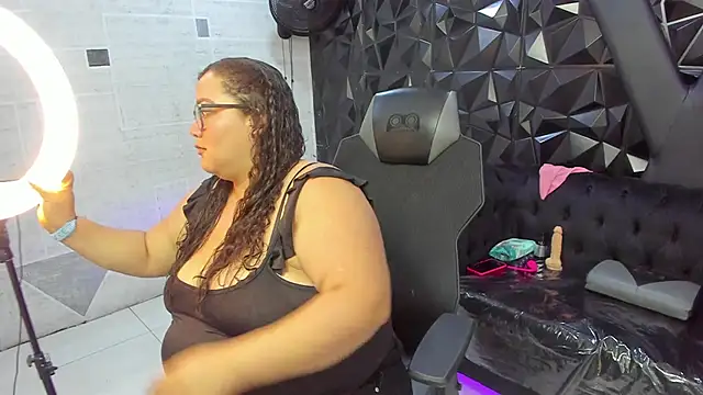 AbbyRogers1 online show from April 7, 4:24 am