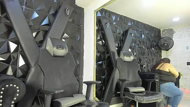 AbbyRogers1 online show from April 13, 4:29 am