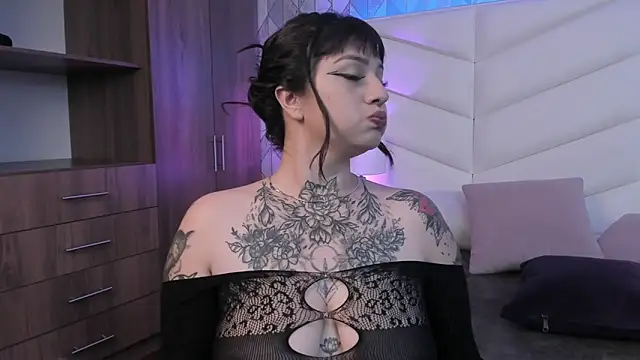 iam  mystic online show from April 8, 3:06 am