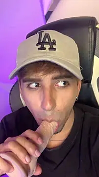 JeremySanders1  online show from April 13, 5:02 am