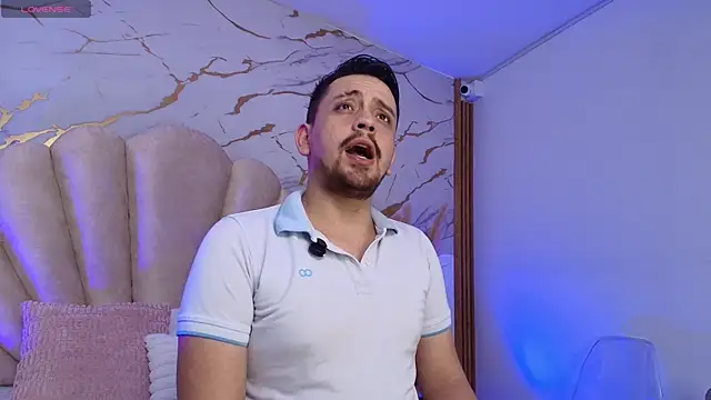 Christopherluxe online show from April 4, 2:32 am