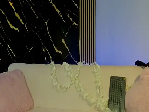 Kira queeen online show from April 14, 10:49 pm