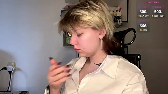 MadalynNosel online show from April 7, 7:09 am