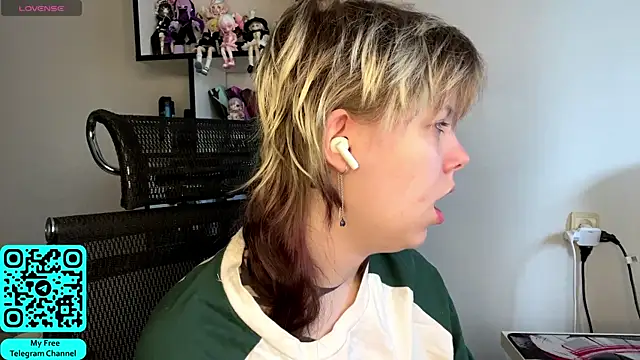 MadalynNosel online show from April 11, 7:02 am