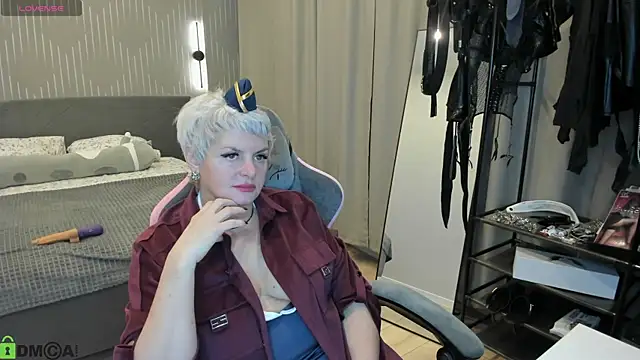 Linda Zef1r online show from April 18, 1:20 am