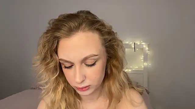 ReginaJoyy online show from April 17, 5:21 am