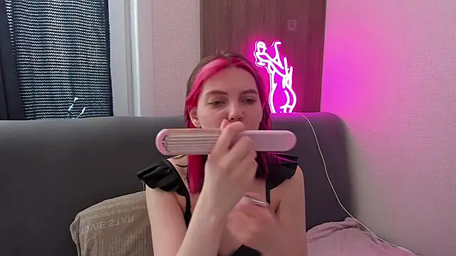 Marie Reyess online show from April 18, 5:00 am