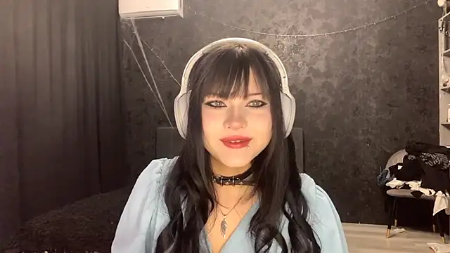 EmilyEmbears online show from April 9, 5:29 am