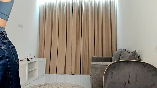 RoyceKintzel online show from April 7, 6:08 pm