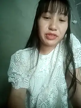 lucynguyen2 online show from April 21, 2:51 am