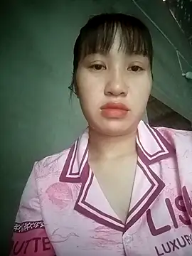 lucynguyen2 online show from April 22, 12:46 am