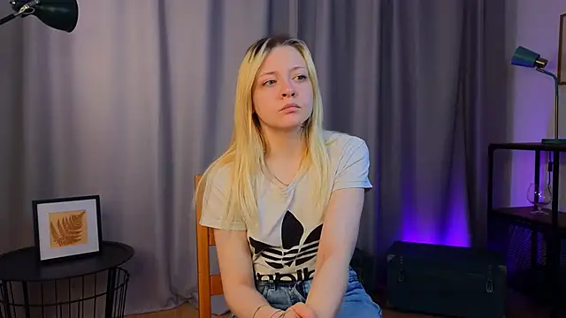 OliviaCaffery online show from April 17, 4:43 pm