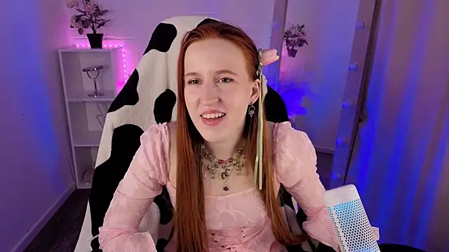 EvaBellea online show from April 8, 1:11 pm